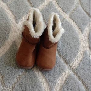 Toddler girl shearling lug boot